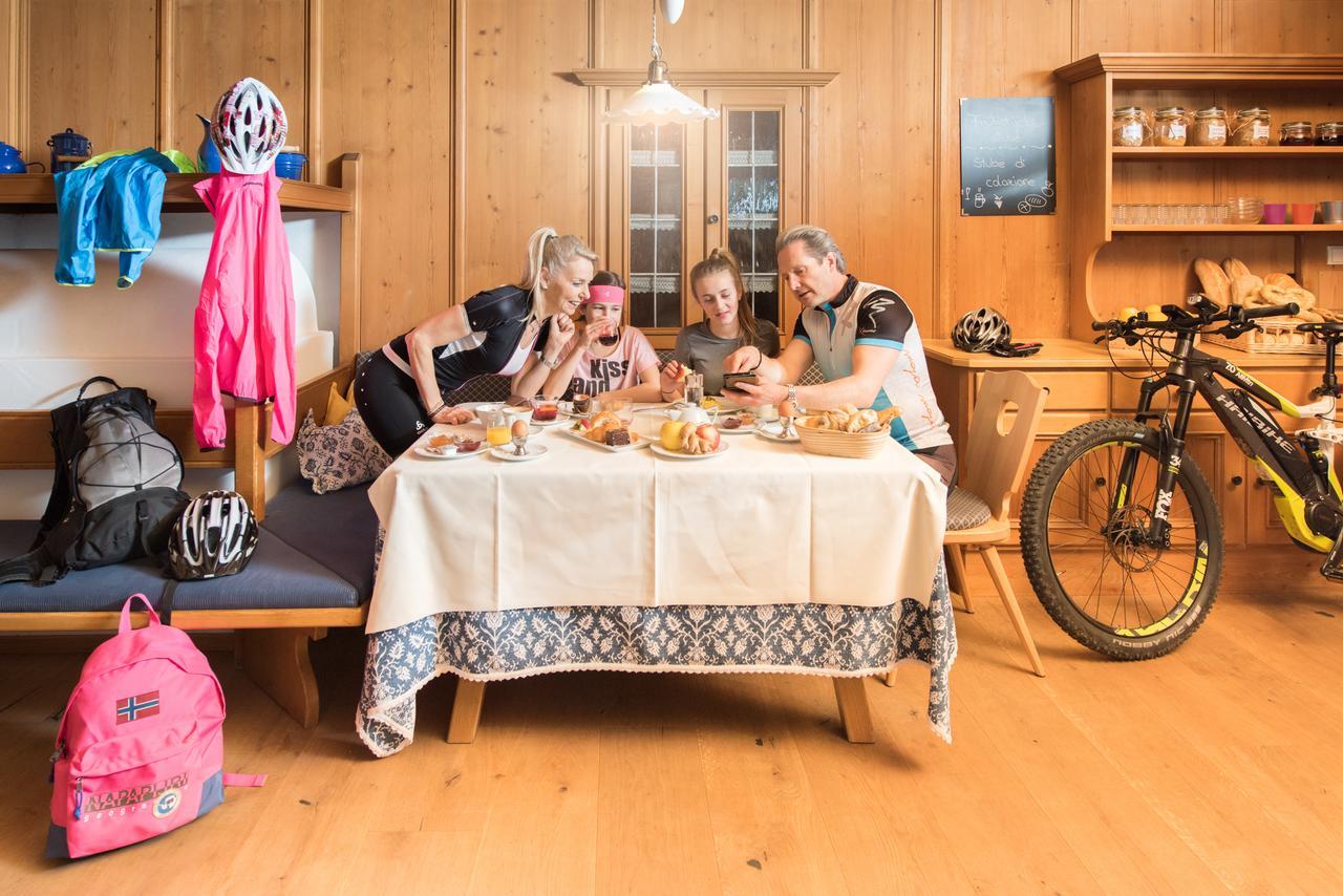 Historic Guesthouse Bircher B&B Apartments Near Sterzing Campo di Trens Eksteriør bilde